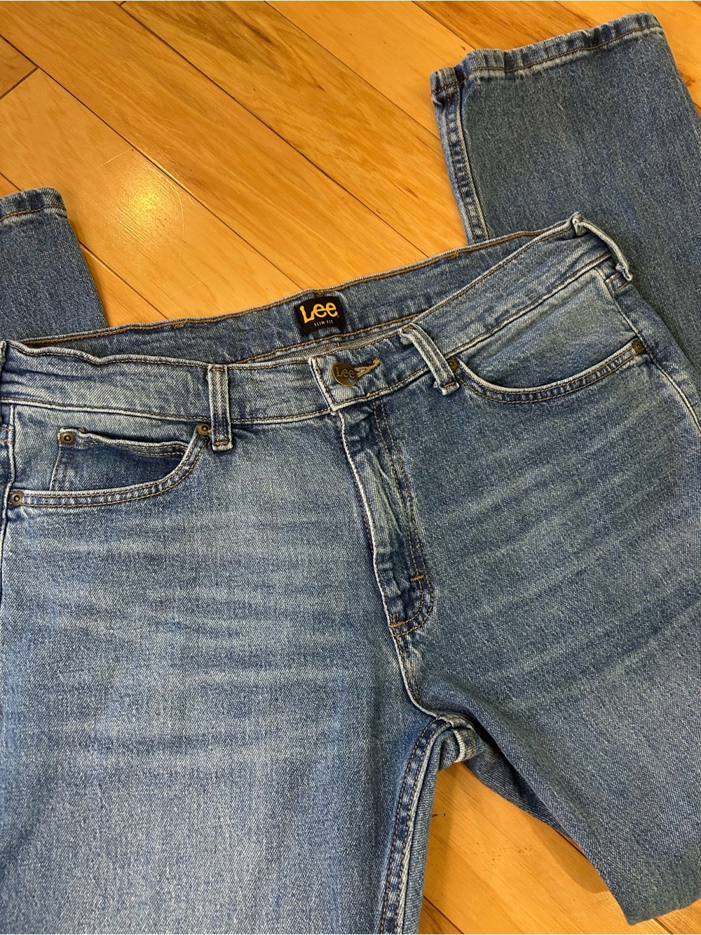 Lee Men’s Slim Fit Classic Straight Fit Jeans - Light Blue - Picture 3 of 11
